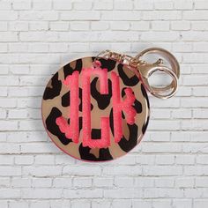 a leopard print keychain with the letter j on it's front and back