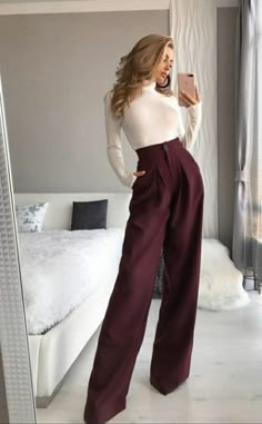 Smart Pants Outfit Women, Semiformal Outfit, Silver Crowns, Chique Outfits, Business Outfits Women, Stil Elegant, Business Case, Classy Work Outfits