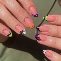 Halloween Nails On Natural Short Nails, Halloween Colorful Nails, Halloween Nails Plain, Pretty Halloween Nails Almond, October French Nails, French Tip Halloween Nail Designs, Cauldron Nail Art, Halloween French Tip Nails Acrylic, Halloween Nail Short