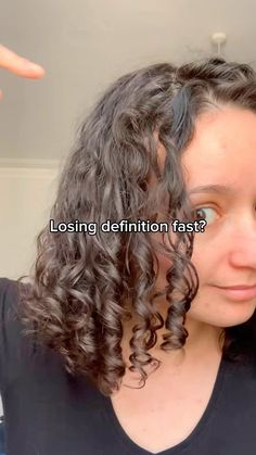 ⭐️Check out my highlights for more tips! Okay, maybe this is a bit dramatic 😂 but sometimes even some subtle changes to your routine can … | Instagram Curly Hair Techniques, Coconut Oil Hair Growth, Hair Tricks, Hair Diy, Bob Hairstyles For Fine Hair, Curly Girl Method, Coconut Oil Hair, Oil Hair