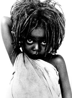 Mirella Ricciardi from the 'Vanishing Africa' series 1967-1970 [previous pinner's caption] Twisted Hair, Charles Bukowski, Foto Art, African American Art, People Of The World, Interesting Faces, White Photo, Black Is Beautiful, People Around The World