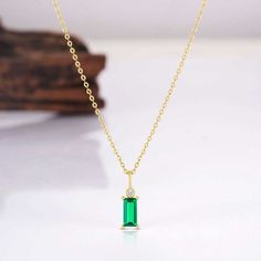 If you’ve been looking to make a bold statement with your look, our breathtaking emerald and diamond necklace could be ideal for you. Finished with a luxurious cut, exquisite emerald gemstone, and either a natural crystal or lab diamond at the very top of the necklace, it’s a unique and awe-inspiring design that’s simply impossible to ignore. Add some class to your outfit! ✦ DETAILS ✦✧ Handcrafted ✧ 2x4mm Emerald Gemstone with your choice of a natural crystal or a lab diamond✧ 14K Solid Gold Cha Emerald Cut Green Diamond Necklace, Emerald Cut Green Diamond Gemstone Necklace, Green Emerald Diamond Necklace For May Birthstone, Green Emerald-cut Diamond Necklace, Emerald Cut Green Diamond Necklace Gift, Emerald Cut Diamond Necklace As A Gift, Emerald Rectangular Pendant Necklace For May Birthstone, Emerald Pendant Diamond Necklace For May Birthstone, Green Gemstone Diamond Necklace As A Gift