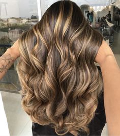 Light Caramel Highlights On Brown Hair, Honey Highlights On Brown Hair, Peinado Coquette, Perfect Blonde Hair, Honey Blonde Hair Color, Haircuts For Long Hair With Layers