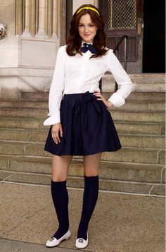 Wear a bow-tie blouse, A-line skirt, knee socks and classic loafers for a Blair Waldorf Halloween costume. Blair Waldorf Outfits Inspired, Blair Et Serena, Mode Gossip Girl, Estilo Blair Waldorf, Estilo Gossip Girl, Blair Waldorf Outfits, Blair Waldorf Gossip Girl, Halloween Parejas, Stile Blair Waldorf