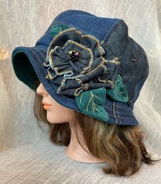 This is warm hat made by -1920 pattern . Denim combined with corduroy fabric . Size 23-24. Mannequin head size is 21 , so it will look more snug .decorated with hand made flower and beads . Feel free to message  me  with any questions .Thanks. 1920 Pattern, Upcycled Denim Diy, Cloche Hat Pattern, Artisanats Denim, Fabric Hats, Making Hats, Sewing Hats, Funky Hats, Hat Patterns Free