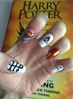 Harry Potter Nails Designs, Harry Potter Nail Art, Character Nails, Harry Potter Nails, Art Harry Potter, Nail Art Disney, Harry Potter Diy, Diy Nail Art