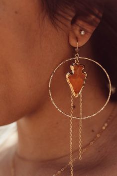 carnelian crystal gold hoop earrings Raw Carnelian, Fire Jewelry, Carnelian Earrings, Carnelian Crystal, Handmade Jewelry Earrings, Agate Earrings, Gold Hoops, Gold Plated Chains, Jewelry Earrings Hoops