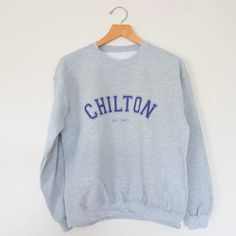 Thrifting Manifestation, Gilmore Girls Fashion, Gilmore Girls Outfits, Harry Potter Outfits, College Hoodies, Girls Outfits, Cute Sweatshirts