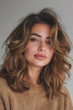 Cinnamon Swirl Hair Color, Shoulder Length Hairdos, Medium Length Hairstyle, Medium Length Wavy Hair, Amber Hair, Rambut Brunette, Medium Length Hairstyles, Tousled Waves, Haircuts For Wavy Hair