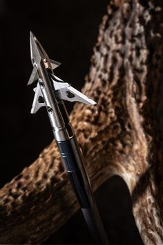 Choosing the right broadhead can significantly impact your success in archery hunting. For many hunters, hybrid broadheads have emerged as a favored option because of their unique combination of fixed and mechanical features. In fact, this blend offers improved accuracy, remarkable penetration, and efficient wound channels, which means they are versatile tools suitable for various game species.