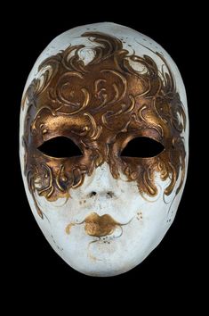 Gold and White Beauty Authentic venetian mask in papier mache. Handcrafted according to the original Venice carnival tradition. Manifactured in Venice by the famous venetian masters. Each item is provided with certificate of authenticity. 26x15 cm White And Gold Mask, Venice Masquerade, Italian Masks, Mask Ball, Jester Costume, Venetian Masquerade Masks, Venetian Carnival Masks, Monster Mask, Mask Painting