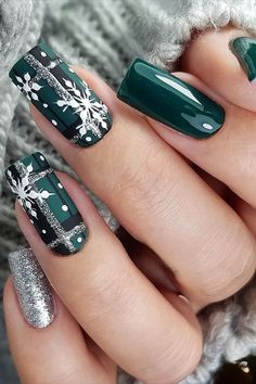 Christmas Nail Designs Christmas Fingernails, Navidad Nails, Plaid Nail Art, Classy Nail Art Ideas, Candy Cane Nails, Christmas Gel, Red Christmas Nails, Plaid Nails