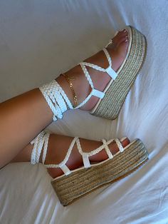 Pretty Sandals, Lace Sandals, Pretty Shoes Sneakers, Cute Shoes Heels, Sandals Outfit, Espadrilles Platform, Fancy Shoes, Hype Shoes, Girly Shoes