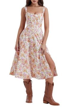 Reminisce on the beauty of nature in this pocket-adorned cocktail dress made of a stretchy cotton blend and designed with a supportive corset-inspired bodice. Exclusive retailer Scoop neck Side-seam pockets Lined 65% cotton, 32% nylon, 3% elastane Dry clean Imported Dress Midi Elegant, Floral Print Dress Summer, Corset Midi Dress, Midi Sundress, Mini Sundress, Sweetheart Dress, House Of Cb, Green Lace, Medan