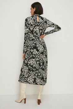 Style: Midi DressDesign: PaisleyFabric: Soft TouchLength: MidiNeckline: Funnel NeckSleeve Length: Long Sleeve Oasis Dress, Oasis Fashion, Funnel Neck, Quick Delivery, Funnel, Dress Collection, Oasis, Paisley, Buy Online