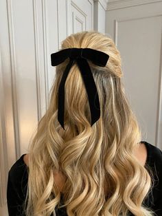 Black Hair Bows, Fest Outfits, Velvet Hair, Long Blonde, Long Blonde Hair, Winter Trends, Hairstyles For School, Aesthetic Hair, Hair Day