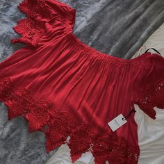 Off The Shoulder Lace Top Forever 21 Red Crop Top For Summer, Red Tops For Date Night In Summer, Red Blouse For Date Night In Summer, White Peplum Tops, White Lace Crop Top, Black Cropped Tank, Embroidered Crop Tops, White Peplum, Velvet Crop Top