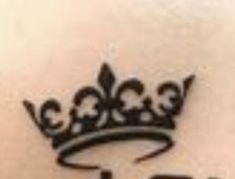 a black and white photo of a crown on top of a sign with the word king written below it