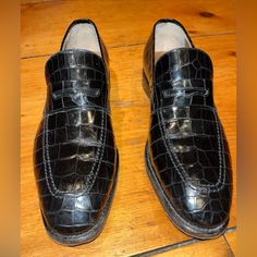 Salvatore Ferragamo Black Alligator Penny Loafer Men’s Size 10d. Condition Is Pre-Owned. Designer Crocodile Pattern Dress Shoes For Business, Classic Business Leather Shoes With Crocodile Pattern, Classic Leather Shoes With Crocodile Pattern For Business, Classic Dress Shoes With Crocodile Pattern For Business, Classic Crocodile Pattern Dress Shoes For Business, Luxury Crocodile Pattern Wingtip Loafers, Business Black Loafers With Crocodile Pattern, Business Black Crocodile Pattern Loafers, Classic Black Oxfords With Crocodile Pattern