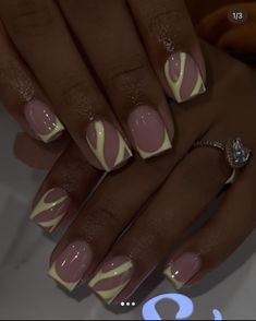 French Tip Nail Ideas Black Women, Cute French Nails Design, Short French Tip Nails Color, Acrylic Nail Ideas For Beach Vacation, Short Square French Tip Nails With Design, Cute Nail Ideas Black Women, Bare Nails With Design, Nail Ideas Designs Simple, Short Acrylic Nails Designs Almond