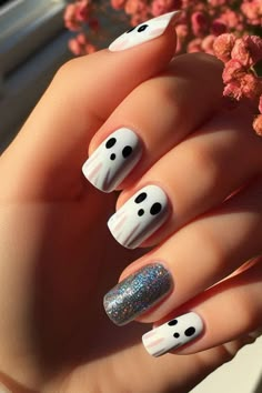 Decorating your nails for Halloween is a fun way to embrace the spooky season. This post contains 29 different Halloween nail designs you can create at home. Ideas, black, designs, art, cute, Disney, spooky, unique, simple, short, subtle, art, acrylic, almond, orange, easy Almond Shape Halloween Nails Simple, Simply But Cute Nails, Halloween Nail Designs On Natural Nails, Rounded Halloween Nails, Easy September Nails, How To Decorate Nails, Nails For Halloween Easy, October Gel Nails Ideas, Halloween Nails Not Acrylic