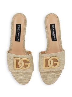 beige calf leather/goatskin/raffia gold-tone logo lettering open toe branded insole slip-on style flat soleHeel 0,3 in / 0,8 cmGender: WomenMaterial: OUTER: LAMB SKIN 60%, POLYAMIDE 40%, SOLE: CALF LEATHER 100%, LINING: GOAT SKIN 100%Color: BeigeMade in: ITProduct ID: CQ0592AR34480738*Import tax/duty will be calculated at checkout (If applicable) Beige Mules, Raffia Sandals, Dg Logo, Women's Mules, Dolce E Gabbana, Leather Cap, Fashion Sandals, Leather Slides, Beach Tote Bags