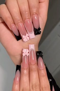 Black And Pink Coquette Nails, Pink French Tip Nails With Bow, Acrylic Nails Inspo Baddie, Pink And Black French Tip, Basic Black Nails, Black Coquette Nails, Black And Pink Coquette, Pink Coquette Nails, Coquette Nails