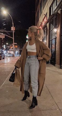 girl wearing casual going out outfit for fall and winter Cooler Look, Outfit Inspo Fall, Fall Fashion Outfits, Mode Inspiration, Winter Fashion Outfits