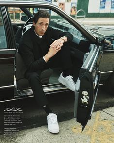 Men Cars Photography, Classic Car Photoshoot, Male Portrait Poses, Car Poses, Adrien Brody, Portrait Photography Men, Men Photoshoot, Men Photography, Men Stylish Dress