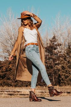 Freebird Stores - Crue Cowboy Booties Outfit, Fall Cowgirl Outfits, Booties Outfit Fall, Brown Boots Outfit, Country Chic Outfits, Foto Cowgirl, Outfit Botas, Cowgirl Boots Outfit, Bota Country