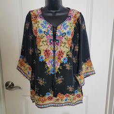 Nwt Tolani Sundance Embroidered Boho Top Blouse Medium 3/4 Sleeve Festival Shirt Brand New With Tags. Women's Size - Medium - Black Floral Features Embroidery, Tassel Tie Closure. Measures 20" Pit To Pit. 27" Long. 18" Sleeves. Please Contact Us With Questions. Feather Kimono, Silk Tunic Top, Caftan Tunic, Flannel Tunic, Festival Shirt, Boho Tunic Tops, Floral Tunic Tops, Oversized Flannel, Long Sleeve Floral Top