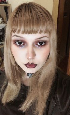 Girl Cult Makeup, Grunge Makeup For Work, 90s Alternative Makeup, Grunge Makeup Inspiration, 90s Witch Makeup, 60s Goth Makeup, Southern Gothic Makeup, Easy Alt Makeup Look, 90s Whimsigoth Makeup