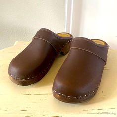 Previously Owned Never Worn. Size 39 Classic Brown Slip-on Clogs, Comfortable Brown Clogs With Rubber Sole, Spring Clogs With Round Toe In Brown, Brown Clogs With Rubber Sole And Round Toe, Brown Closed Toe Clogs With Removable Insole, Brown Clogs With Rubber Sole, Brown Closed Toe Clogs With Cushioned Footbed, Brown Closed Toe Clogs With Rubber Sole, Brown Rubber Sole Round Toe Clogs