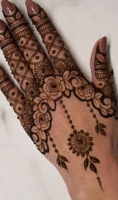 #mehandi Pretty Henna Designs Unique, Mehendi Designs For Hands Unique, Hand Mahendi, Front Mehndi, Beautiful Simple Mehndi Design, Short Mehndi Design, Front Mehndi Design, Pretty Henna, Unique Mehndi