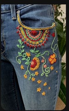 Embroidering Jeans, Utility Belts, Artisanats Denim, Jacket Embroidery, Bum Bags, Blue Jeans Crafts