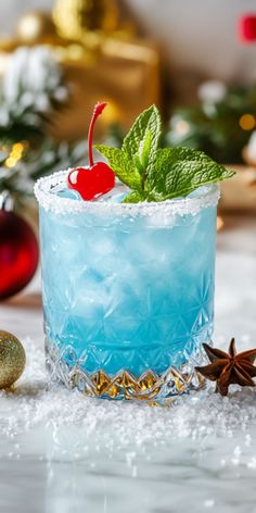 Vodka Frostbite Fizz Recipe Christmas Vodka Cocktails, Christmas Cocktails Vodka, Christmas Vodka, Vodka Blue, Yummy Alcoholic Drinks, Vodka Recipes, Mint Sprig