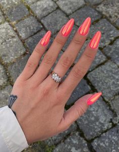 Elevate your summer manicure with these stunning coral and peach nail designs, perfect for adding a pop of color to your fingertips! For example, we just love these bright chrome nails! Spring Summer Nails 2024 Trends, Bright Chrome Nails, Summer Chrome Nails 2024, Summery Nails 2024, Trends Nails, Inspiration Nails, 2024 Nails, Peach Nails