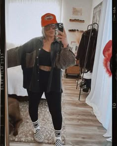 Comfy Fall Outfits Edgy, Fall Outfit Grunge Aesthetic, Petit Midsize Fashion, Comfy Bar Outfit Winter, Casual Grunge Outfits Fall, Casual Western Outfits Plus Size, Chill Concert Outfit Fall, Plus Size Outfits With Hats, Winter Jeans And Sneakers Outfit