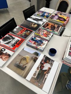 there are many magazines on the table