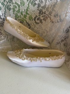 These shoes' are trimmed with a beautiful hand embroidered Champagne/gold embroidered color lace appliqués: have sequins and champagne color pearls, there's a gold threading that enhances this elegant shoes. Inner sole is soft man-made material, outer sole is leather. To buy color swatches: www.etsy.com/swatches/129787069/buy-color-swatch-samples-or-buy-lace FINAL SALE! THESE SHOES DESIGNS ARE NOT MASS PRODUCED THEY ARE HAND EMBELISHED AND HAND DYED TO ORDER THEREFORE, SHOES CAN NOT BE RETURNED Wedding Ballet Flats With Closed Toe, Elegant Slip-on Ballet Flats For Wedding, Formal Lace Wedding Shoes With Flat Heel, Elegant Wedding Ballet Flats, Elegant Fitted Slip-on Wedding Shoes, Elegant Lace Wedding Shoes, Gold Flat Wedding Shoes For Party, Elegant Embellished Ballet Flats For Formal Occasions, Cream Almond Toe Ballet Flats For Formal Occasions