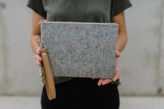 Felt Wool Clutch Gray Clutch Purse Women Clutch Minimalist | Etsy Wooden Clutch, Felt Clutch, Minimalist Clutch, Minimalist Purse, Minimalist Tote Bag, Bridesmaid Bags, Women Purse, Felt Wool, Brown Wallet