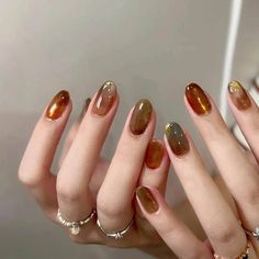 Fall Sets Nails, Nude Fall Nails, Hall Of Mirrors Versailles, Manicure Nails Design, Nails Short Fall, Color Manicure, Hippie Nails, Hall Of Mirrors, Vintage Nails