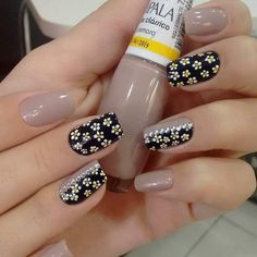 Uñas negras Karma Nails, Flowers Nail Art, Ideas For Nails, 3d Nail Art Designs, Nails Yellow, Romantic Nails, Ideas Nails, Flower Nail Art, Neutral Nails