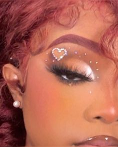 White And Red Makeup Look, Pearl Eye Look, Pink Out Makeup, Kiss Makeup Look, Artistry Makeup Looks, Pink Glam Makeup Looks, Halloween Makeup Looks Simple, Cupid Makeup Looks, Cute Eye Makeup Looks