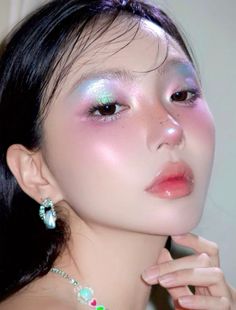 #douyintiktok #douyin makeup #douyinstylemakeup #douyincontour #makeup #makeupoftheday #makeuplover  #hairstyles #fashion #inspiration #hair #outfits #GRWM #aesthetic #beauty #woman #style #hairstyleideas #princess #kpop #china #korea #kdrama #models K Pop Idol Makeup Look, Pastel Douyin Makeup, Lavender Douyin Makeup, C Beauty Makeup, Makeup Looks Fancy, Kpop Stage Makeup, Chinese Style Makeup, Ethereal Romantic Makeup, Iridescent Makeup Looks