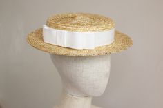 "Vivien is a shallow boater made of natural straw. This listing is trimming 38mm white ribbon with a bow on the right side.   You can adjust and fit your head comfortably, with an elastic band attached.  Also, it has two small combs inside to stick on to hair, so that you can keep the hat stable on top of your head, tilted or straight. The hat adds a somehow classical, nostalgic, yet stylish finish to your style. Size is Free. This hat is a one-size-fits-most hat.   Inner circumference 54cm Heig Jenny Cipoletti, Boat Hat, Straw Boater Hat, Victorian Era Fashion, Mini Hats, Straw Boater, Boater Hat, Bowler Hat, Beautiful Hats