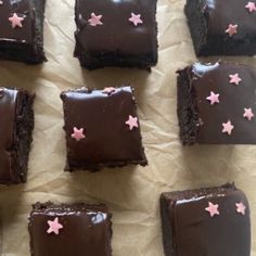 nine chocolate brownies with pink stars on them