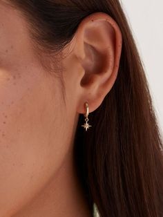 delikatne kolczyki z zawieszką - złote lub srebrne Gold Earrings Aesthetic, Star Hoop Earrings, Lightning Bolt Earrings, Earrings Aesthetic, Golden Earrings, Solid Gold Earrings, Gold Earrings Designs, Trendy Earrings, Girly Jewelry