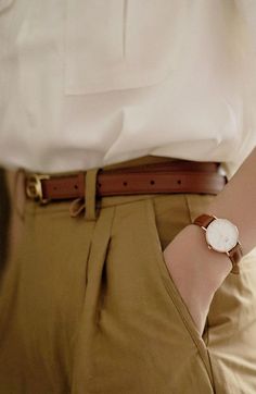 Professional Watches Women, Daniel Wellington Classic Petite, Natural Accessories, Simple Watches, Gold Watches Women, Dream Outfits, Stylish Work Attire, Build A Wardrobe