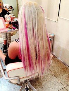 pink Champagne Blond, Unnatural Hair Color, Bright Hair Colors, Pink Highlights